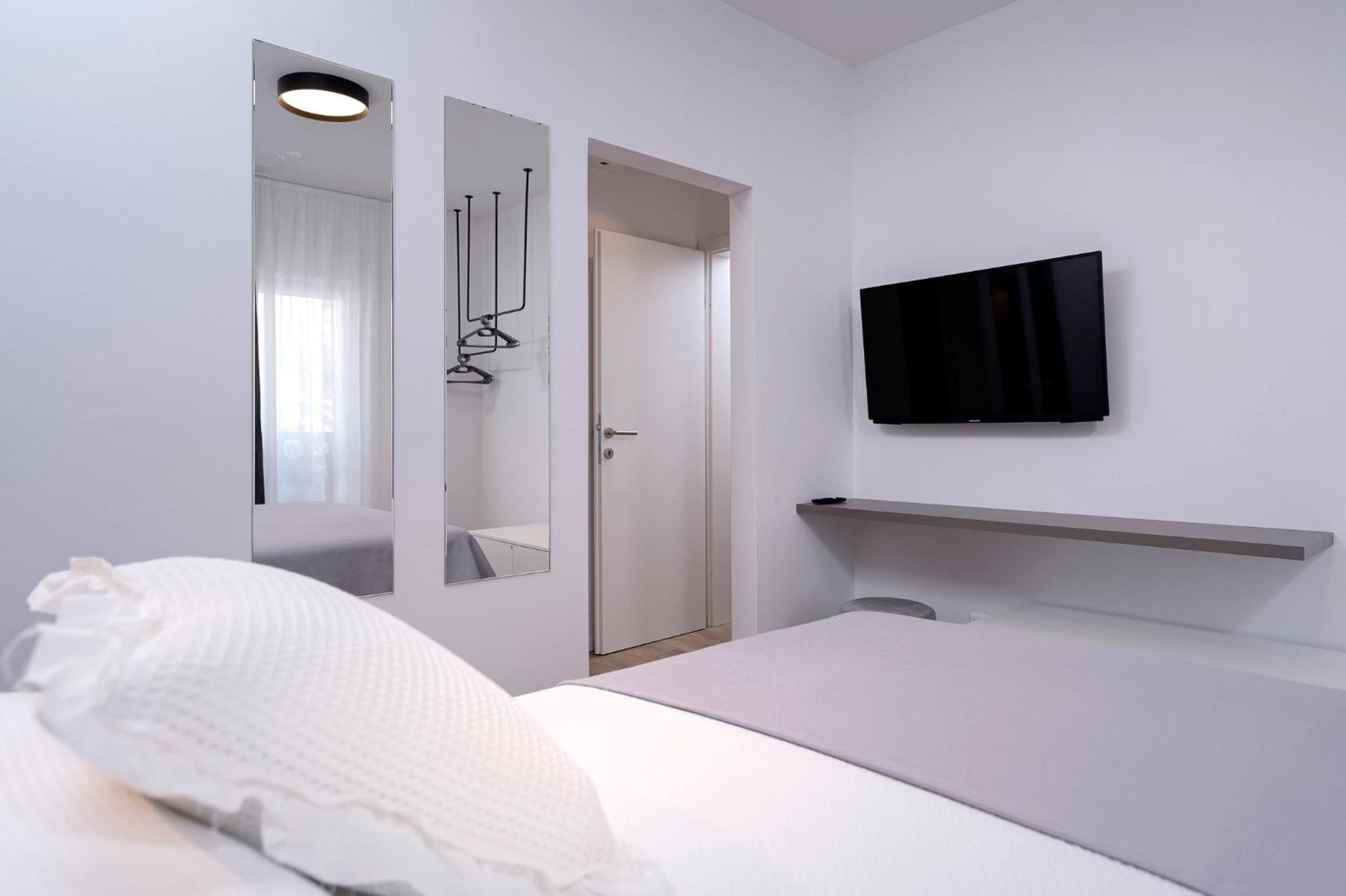 Modern, 2 Bedroom Apartment Hvar Town Exterior photo